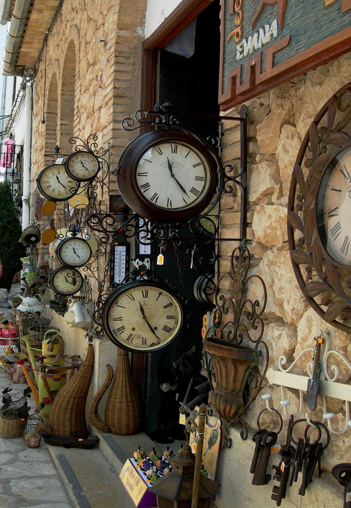 Vintage clocks on the streets of Guadalest, Spain (by Pipsta).