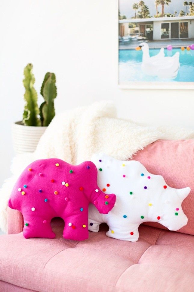 17 DIY Pillows That Are Too Cool to Be a Square