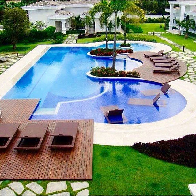 Lorena lima | Brasilia, DF. on Instagram: “Paisagismo incrível por Daniel Nunes.  Um tibum nessa piscina seria ó  sensacional! Haha @decoreinteriores”