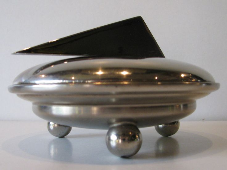 ART DECO FLYING SAUCER CHROME POWDER COMPACT BALL FEET UNUSUAL VINTAGE UFO
