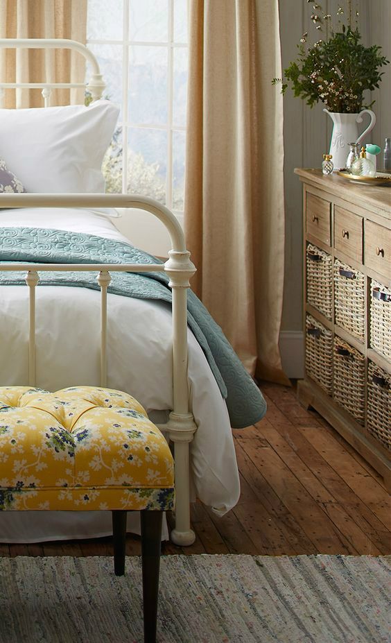 10 Steps to Create a Cottage-Style Bedroom