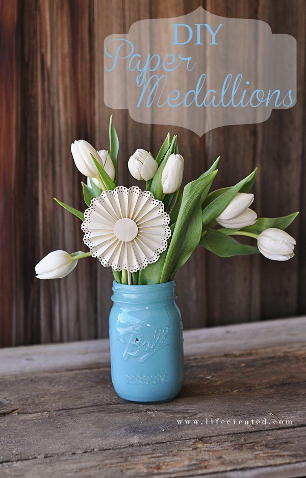 Paper medallions add a lot to #bouquet of #fresh #flowers!