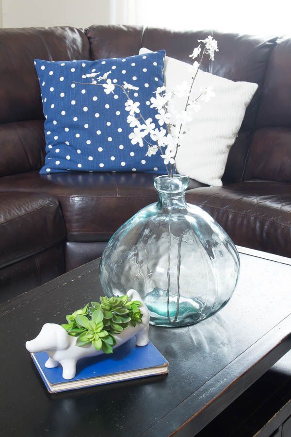 Spring Home Tour - navy pillows with vase