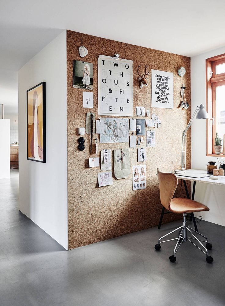 Workspace with a cork wall (COCO LAPINE DESIGN)