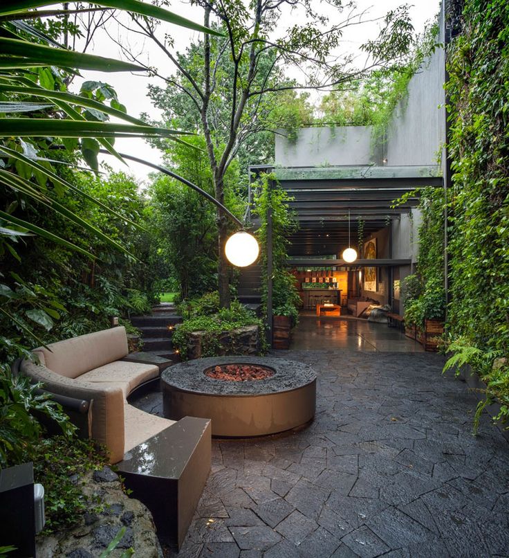 8 Outdoor Lighting Ideas To Inspire Your Spring Backyard Makeover / Create an et...