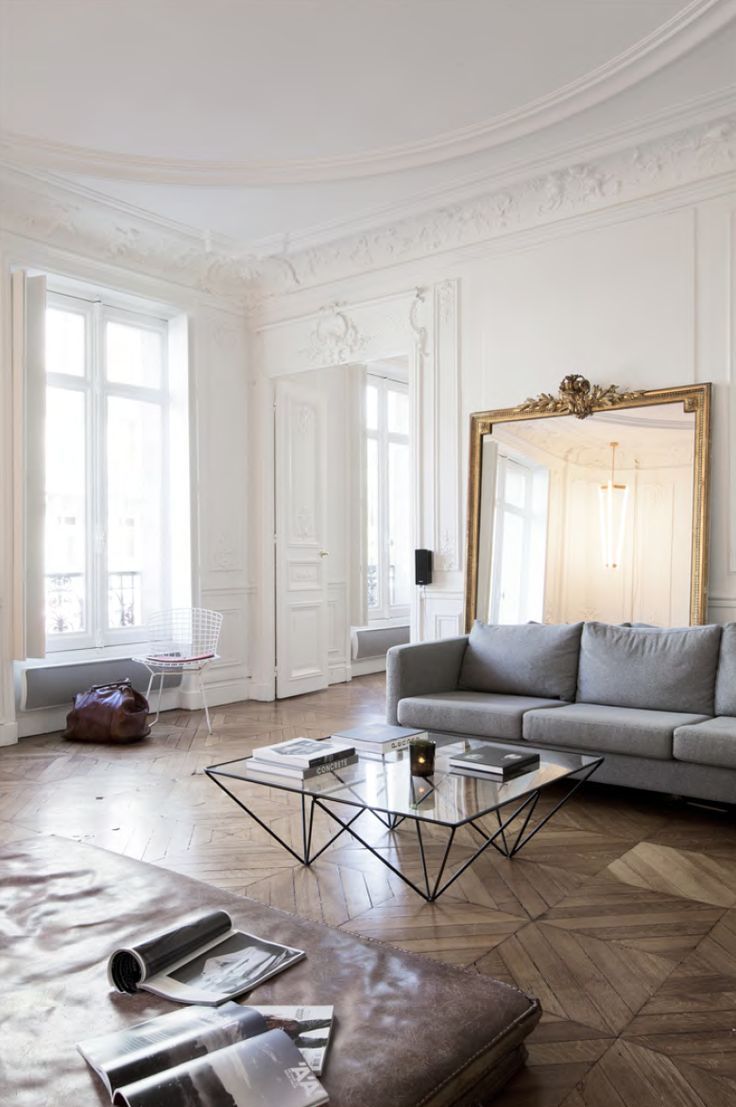 The Sunday Chapter: A Gorgeous Airy Apartment in Paris