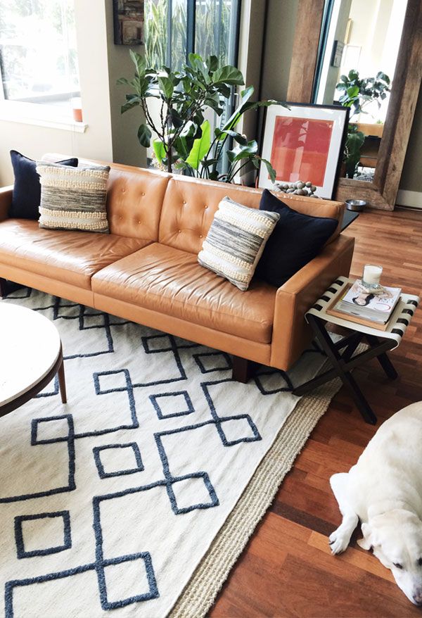 Mid Century Living Room :: love the sofa and rug