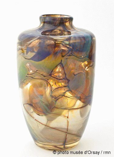 Louis Comfort Tiffany - Vase. 1915. Favrile glass.