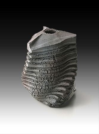 Shozo Michikawa Triangular vase, tanka