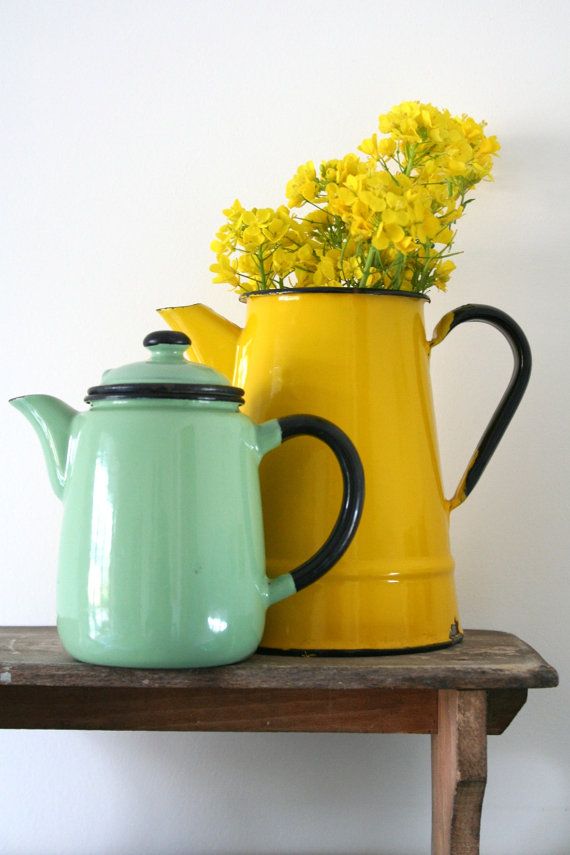 Tea pot and coffee pot.