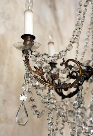 Details of a luscious chandelier via mylusciouslife.jpg