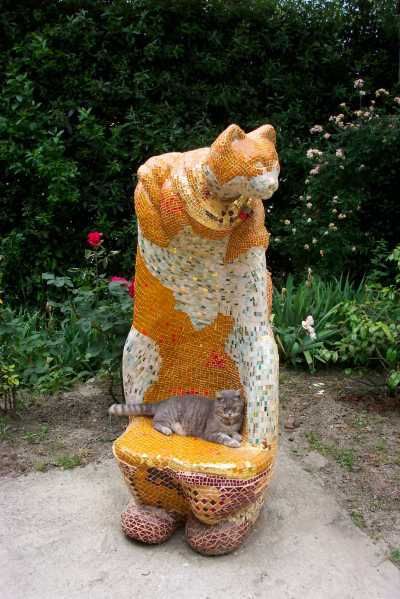 Concret and mosaic (gold 24carat) #sculpture by #sculptor Francony Kowalski titl...