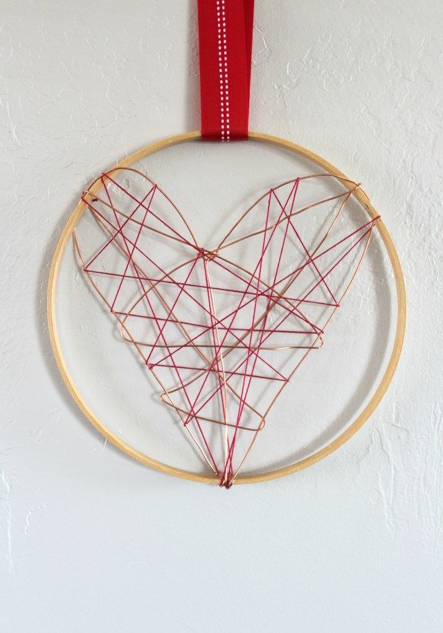 Make this easy copper wire and string heart wall hanging  so fast with this tuto...