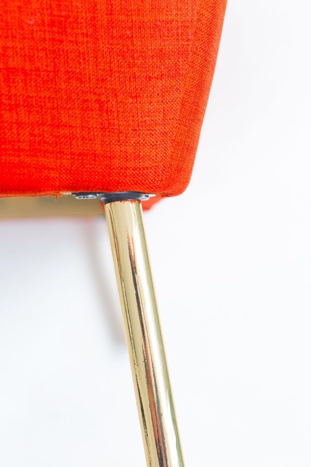 All of the details on how to make these super simple DIY metallic gold legs on S...