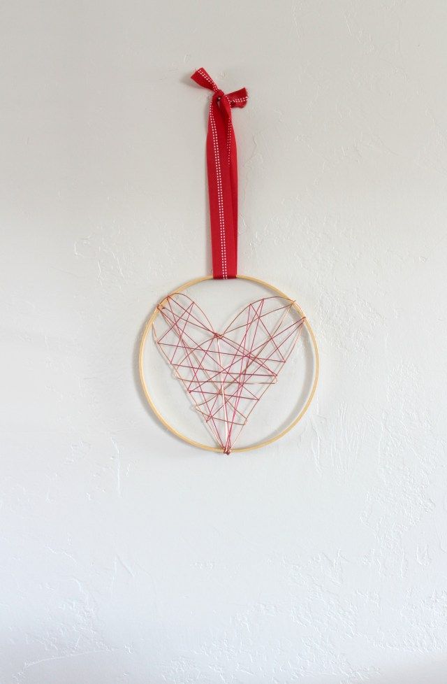 Make this easy copper wire and string heart wall hanging  so fast with this tuto...