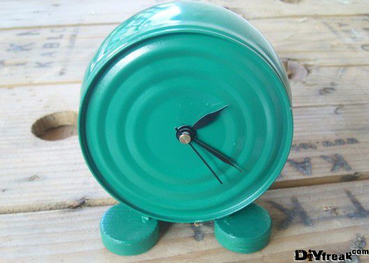 Make a clock out of an old tin can + other great things to do with used cans- up...