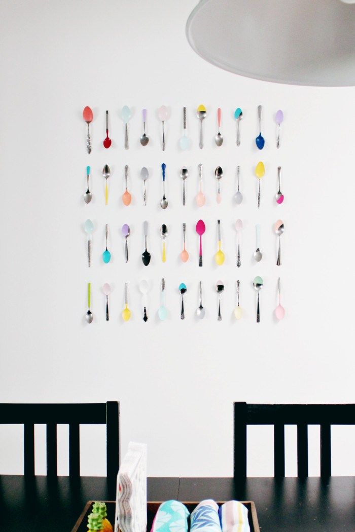 Colorful kitchen wall art using spoons and a little bit of paint! Cheap and easy...