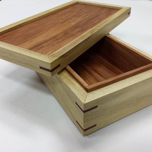 Little #tbt to the first mitered box with splines I made last year. I think I ne...