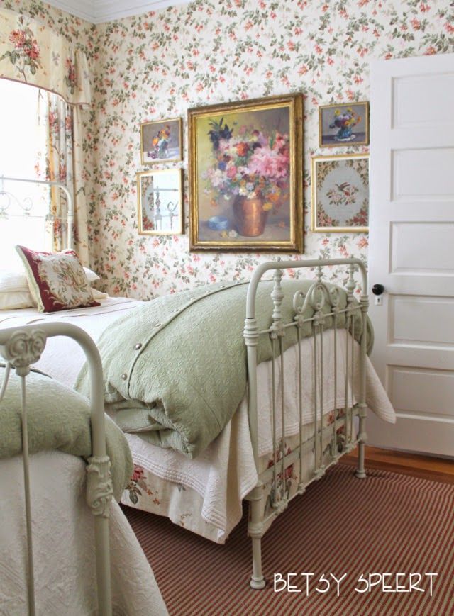 Cozy bedroom.  Betsy Speert's Blog