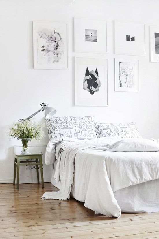 Fresh white bedroom via My Paradissi....
