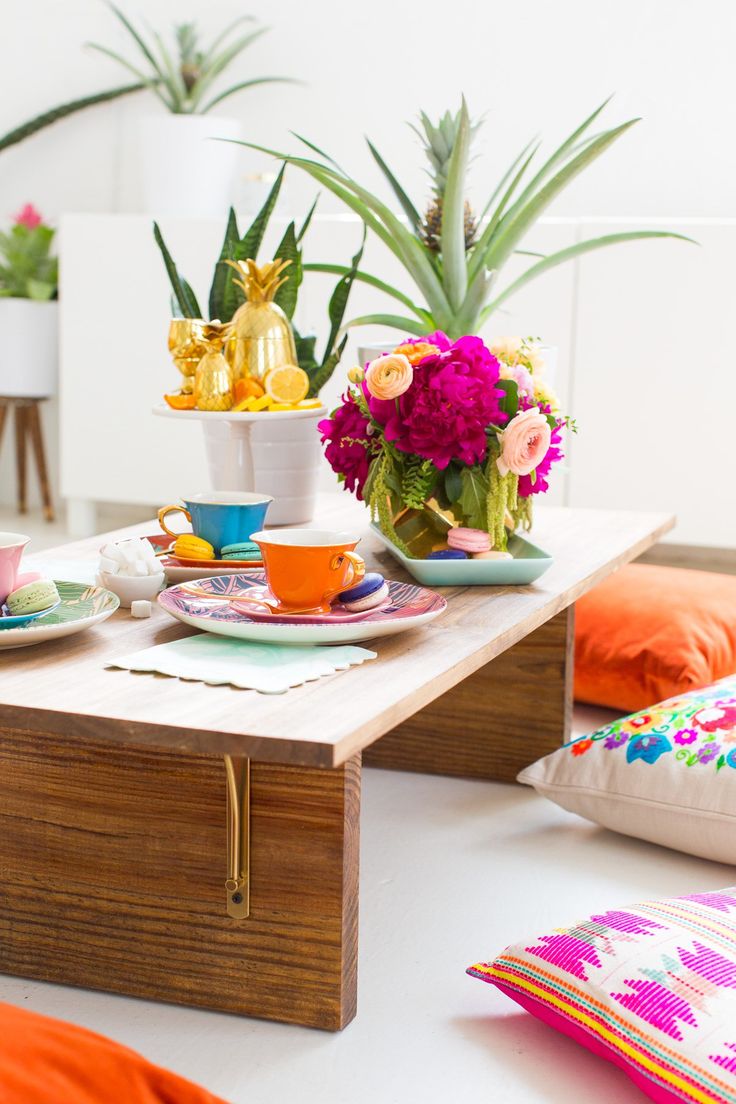 Dining just got a lot cuter with this DIY low floor table! - sugar and cloth
