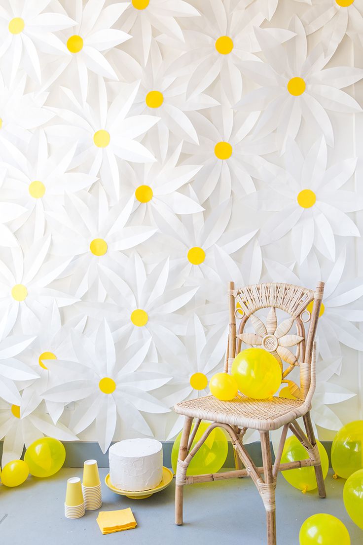 DIY paper daisy backdrop VIDEO and reader submissions - The House That Lars Buil...
