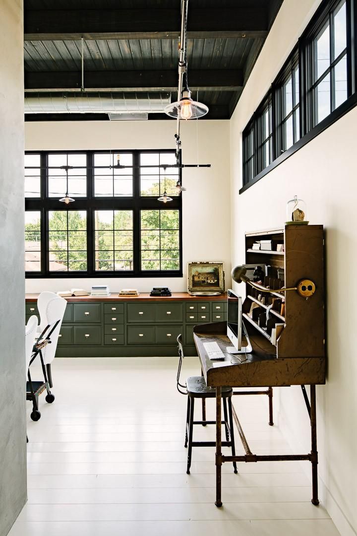 Industrial loft vintage desk / Remodelista