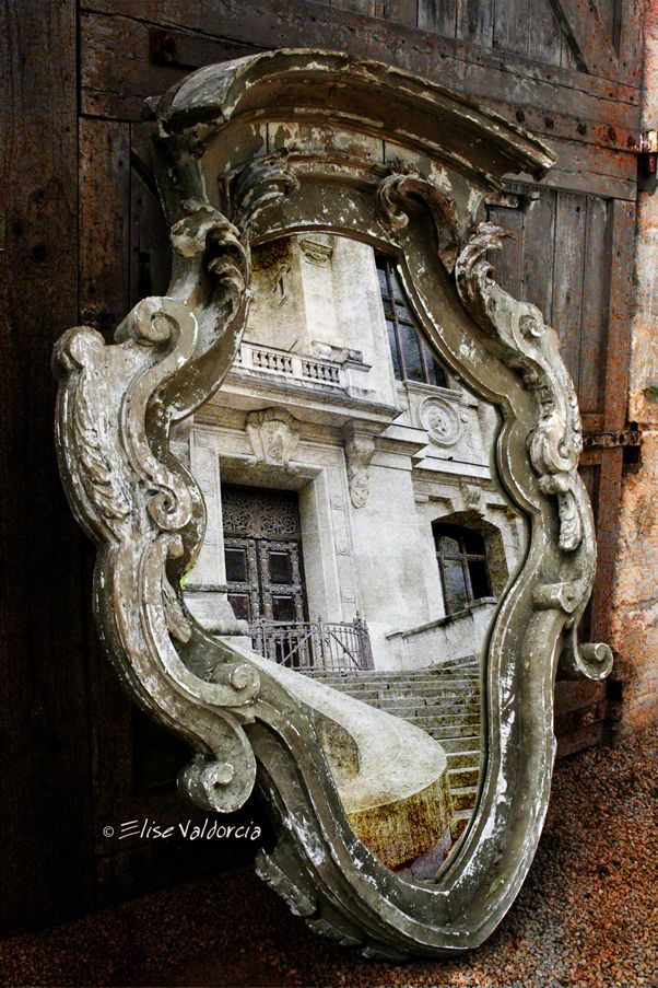 Mirror designed by Elise Valdorcia. Revisited by Guillaumette Duplaix © all rig...