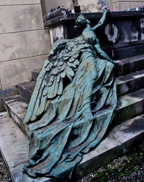Winged feminine figure bronze by sculptor Adolfo Apolloni, 1904. Calcagno family...