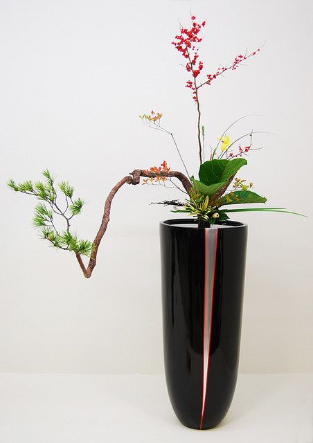 Ikebana Ikenobo in a huge laquerware vase | Flickr - Photo Sharing!