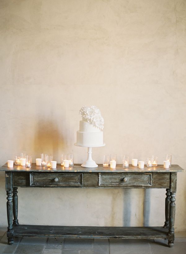 candle light on the cake table