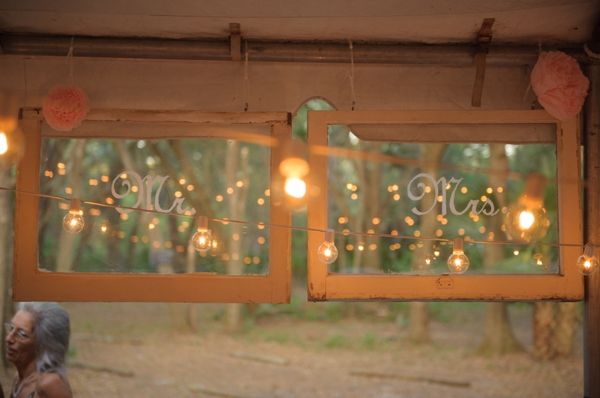 etched Mr and Mrs vintage window panes, Luminaire Foto...