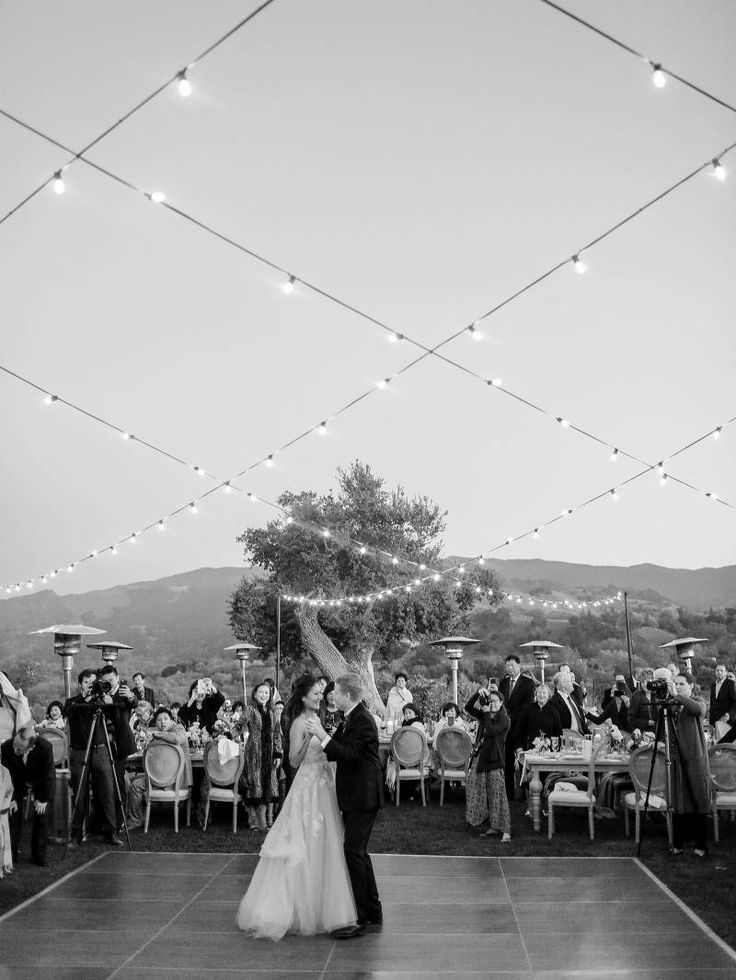 One of the prettiest weddings you&#39;ll ever see this California celebratio...