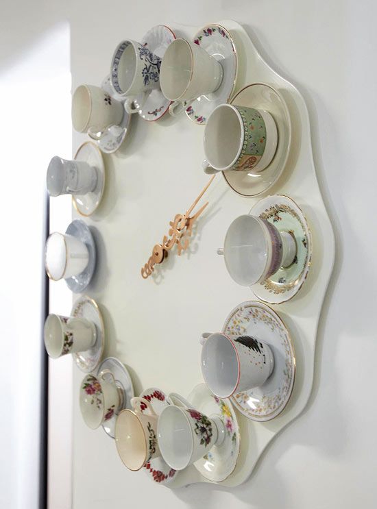 Teacup and Saucer Clock - this is SOOOO cute! What a unique idea! #Teacup #Clock...