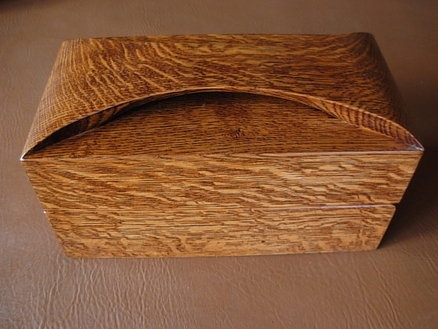 Box with integrated handle