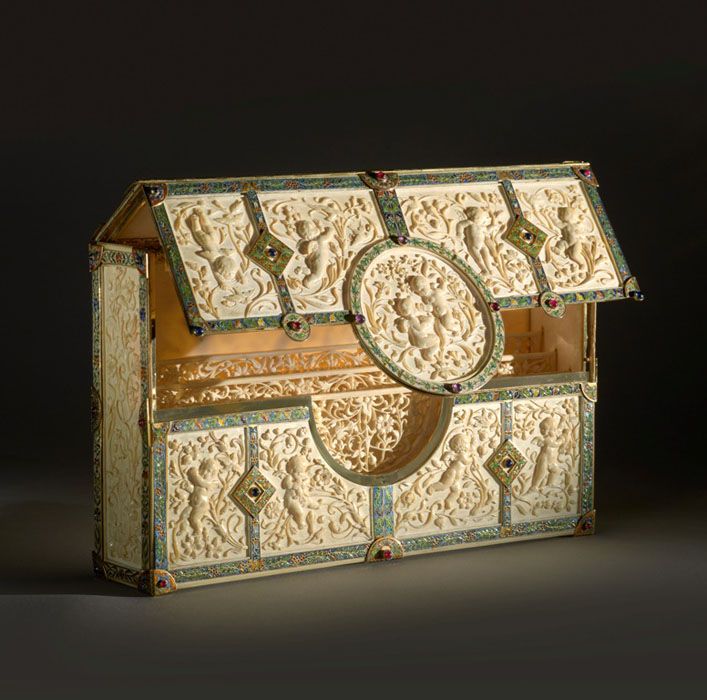 Extremely rare banknote box of rectangular form decorated with gold and poly-chr...
