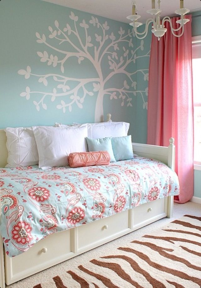 I like the wall and curtain colors against the comforter