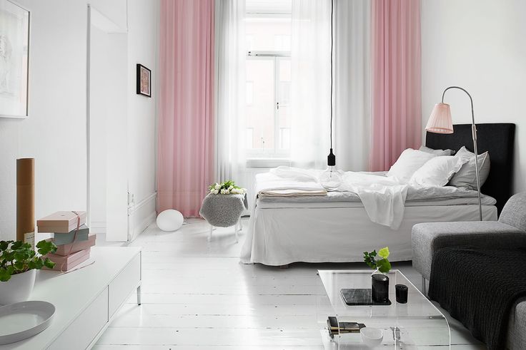 Nordic Blends: Nordic Inspiration: a home in white, black and pink