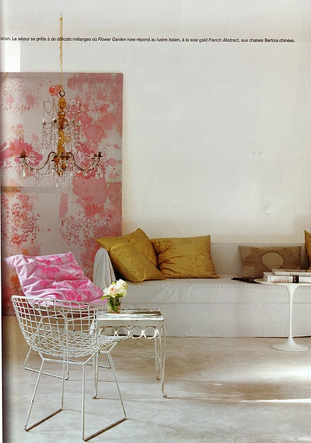 Luxuriate in the Living Room. Bertoia chairs.