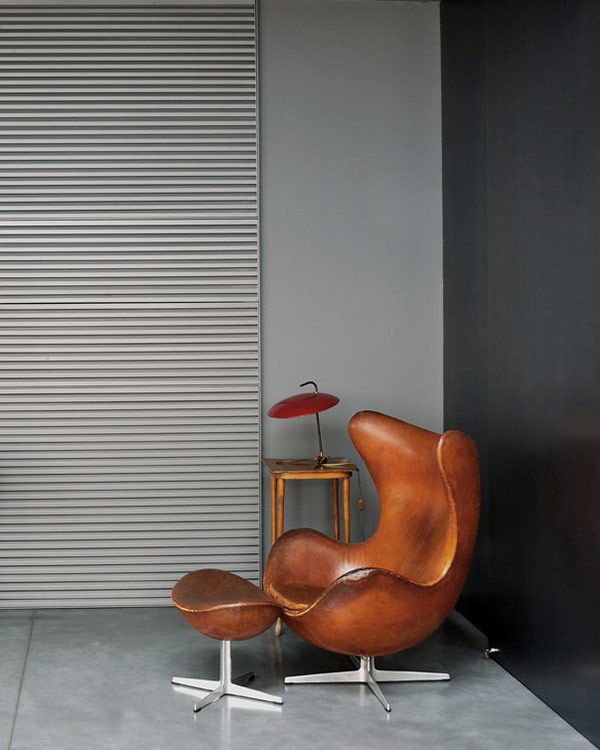 Arne Jacobsen egg chair teamed with a dark interior. Slightly masculine and sedu...