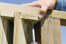 How to build louvered fencing.  Turn this horizontal and I have my A/C fence!!