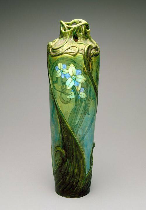 Art Noveau vase, Edmond Lachenal, 1900. Photo: The Indianapolis Museum of Art