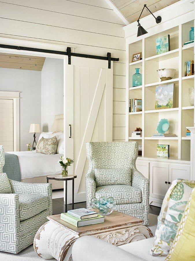 This Atlanta Guest House, shared on one of those idea-packed homes tour, is chuc...