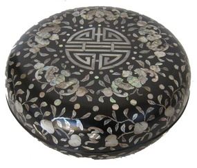 Antique Chinese Mother Of Pearl Inlay Black Lacquer Box