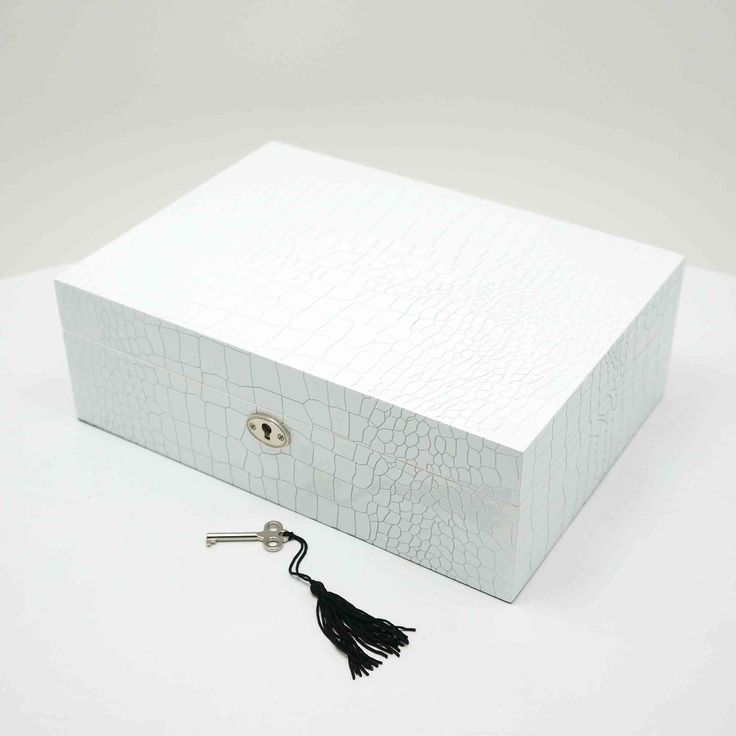 White Patterned Lacquer Jewelry Box
