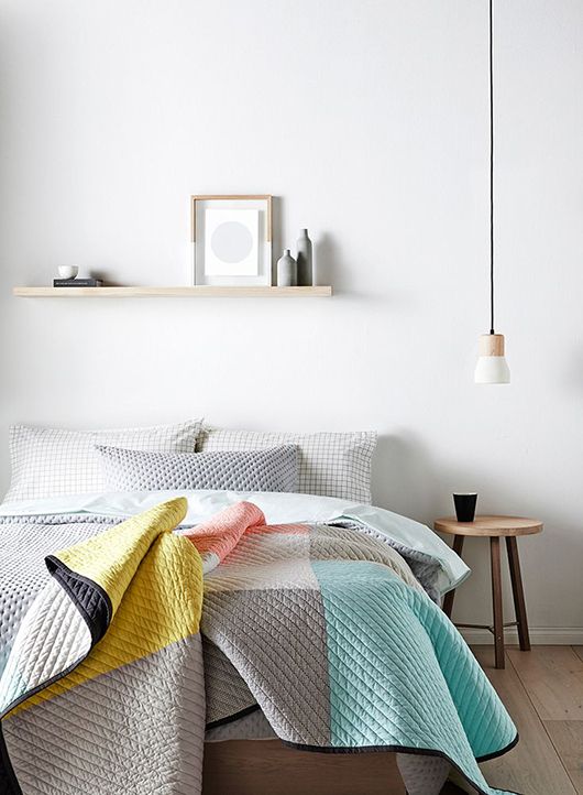 Soft colors for a warm and cozy bedroom