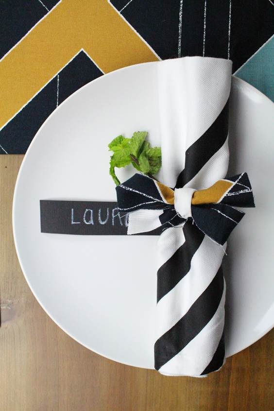 Plate and napkin with bow and mint leaves