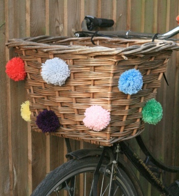 Pom Pom Bike Basket | Kollabora #kollabora #DIY