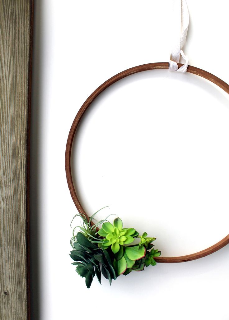 a simple, cheerful succulent wreath tutorial | tag&tibby
