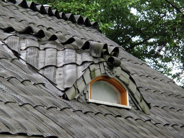 Roof made out of recycled tires! That's pretty neat.